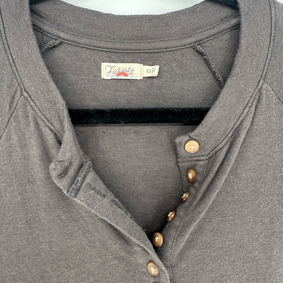 Faherty Cloud Henley in Washed Black Grey - Picture 4 of 5